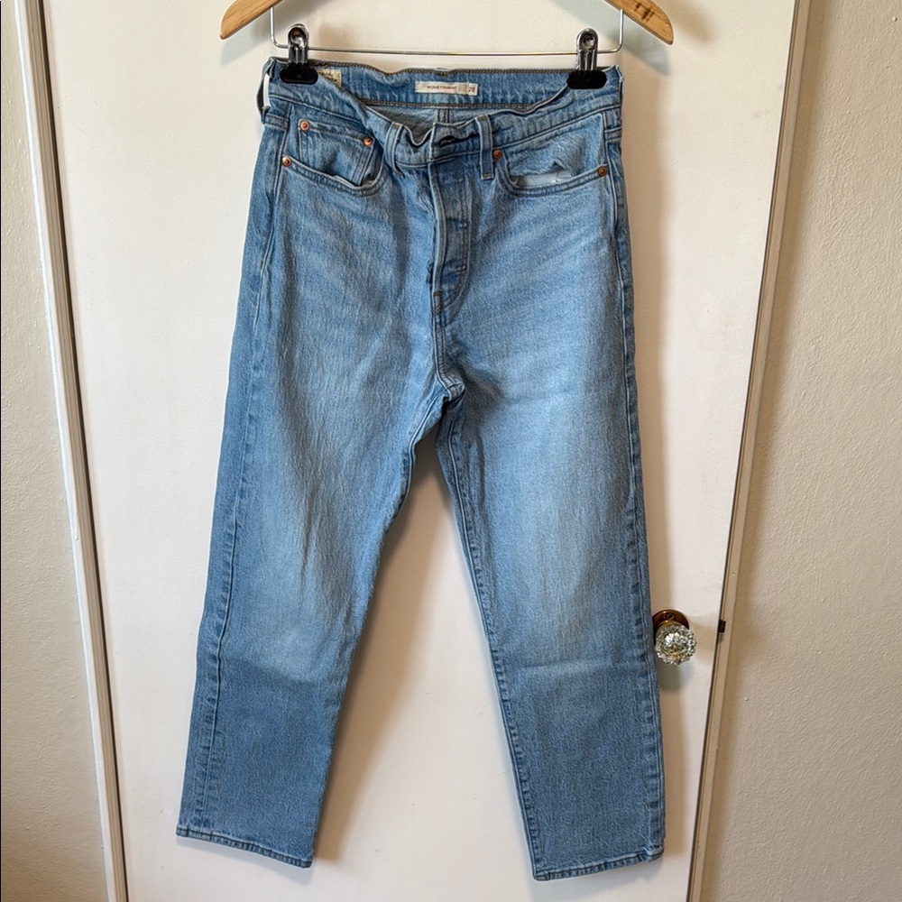 Levi’s wedgie straight 28